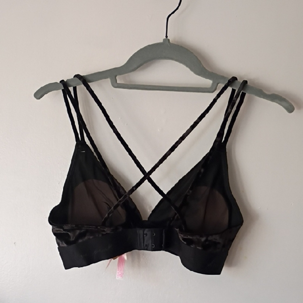 Victorias Secret Elegant Black Velvet Bra with Criss Cross Straps womens small - Picture 3 of 4
